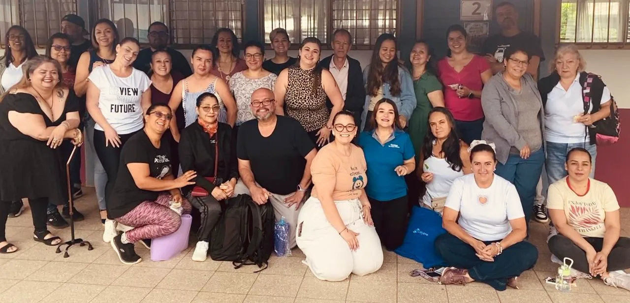 Personal Docente del Liceo Hernán Zamora en taller de inteligencia emocional y trabajo en equipo